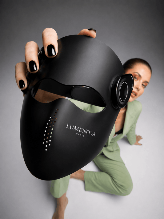 Masque led visage IA porté luminothérapie à domicile anti-acné Lumenova Paris